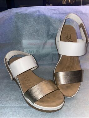Malu wedge white and gold sandals